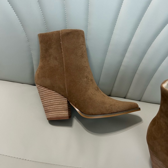 Elegant Tan Ankle Boots - Picture 6 of 10